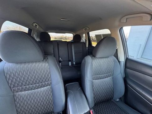 Used 2017 Nissan Rogue SV image 32