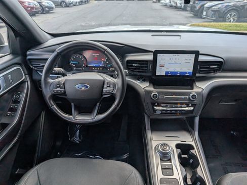 Used 2020 Ford Explorer XLT image 18