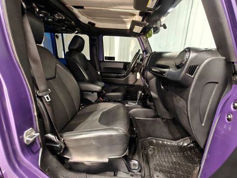 Used 2016 Jeep Wrangler Unlimited Sahara AWD/4WD image 31