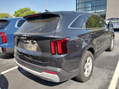 Certified 2025 Kia Sorento LX FWD image 5