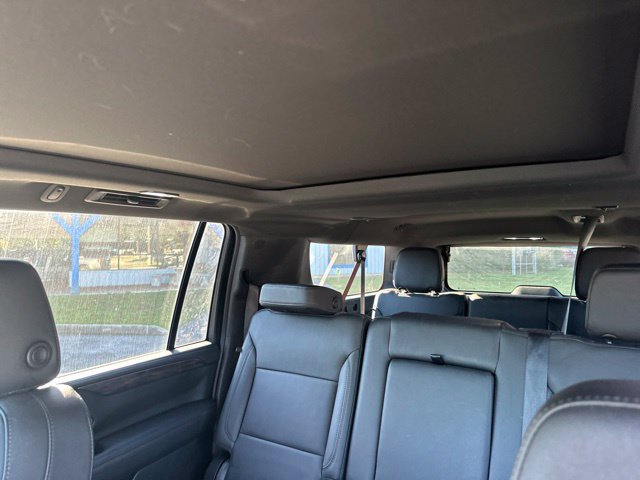 Used 2021 Chevrolet Suburban LT RWD image 15