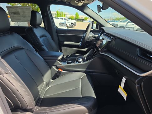 New 2026 Jeep Grand Cherokee L Limited AWD/4WD image 30