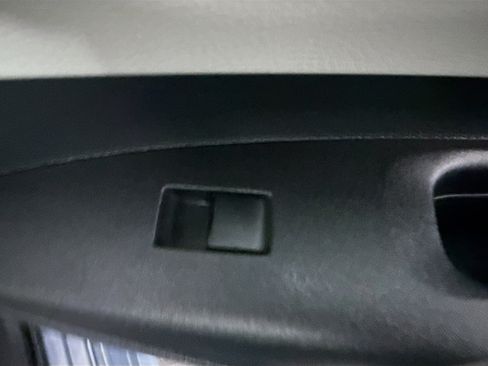 Used 2025 Toyota Corolla LE image 30