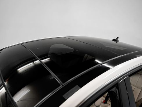 Used 2015 Mercedes-Benz E 400 Sedan image 37