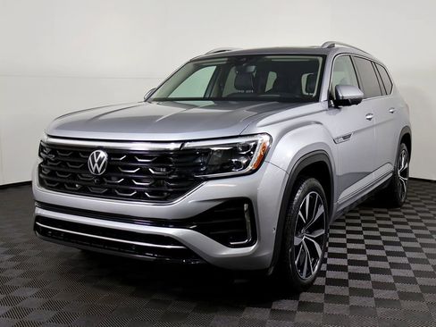 Used 2024 Volkswagen Atlas SEL Premium R-Line image 3