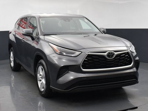Used 2023 Toyota Highlander L FWD image 7