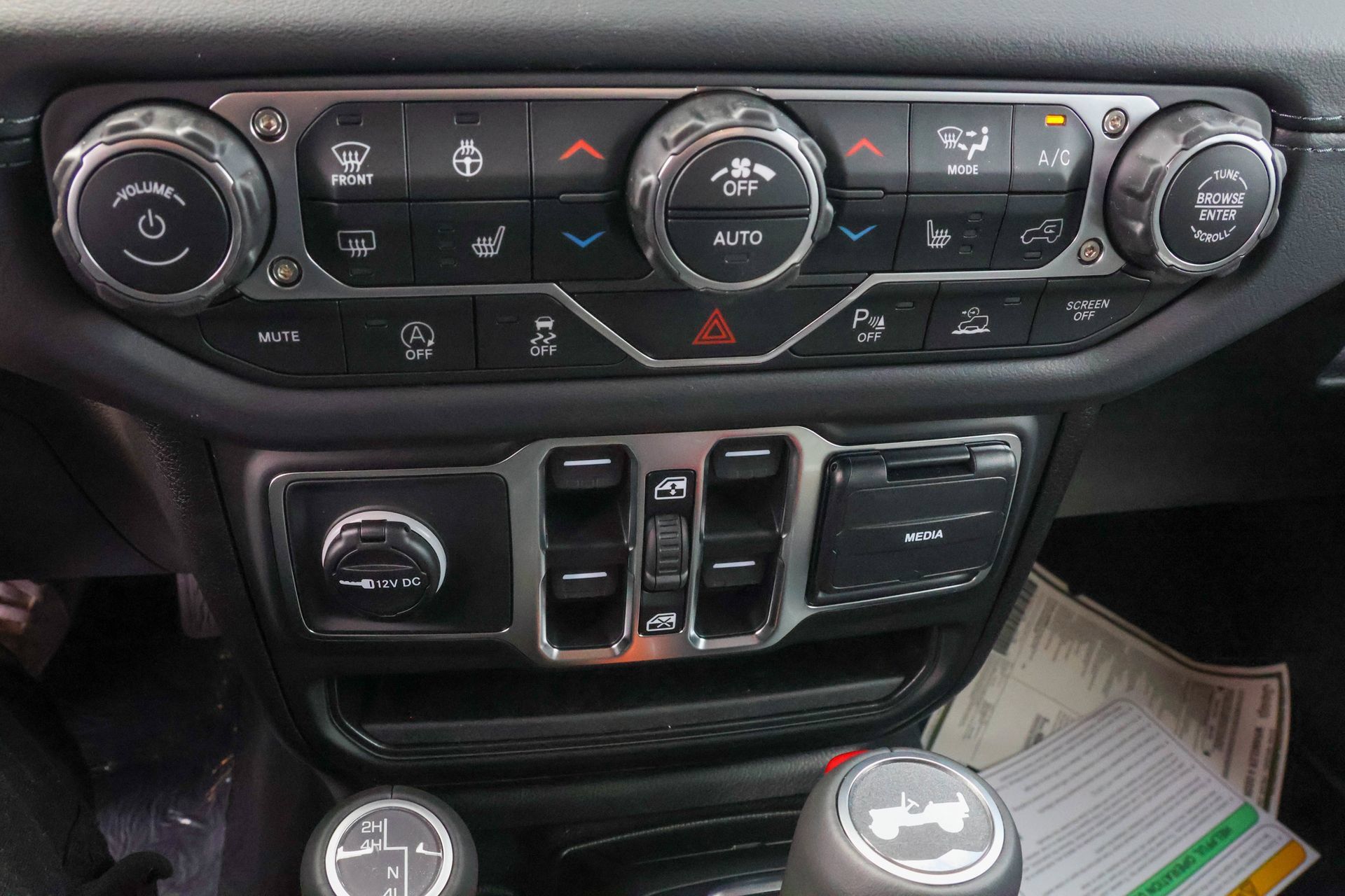 New 2026 Jeep Wrangler Unlimited Sahara AWD/4WD image 25