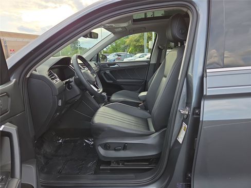 Certified 2023 Volkswagen Tiguan SE AWD/4WD image 12
