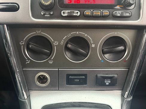 Used 2004 Pontiac Vibe w/ Moon And Tunes Value Package image 24