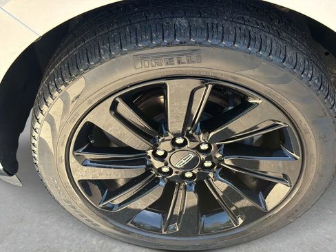 Used 2023 Lincoln Navigator Reserve AWD/4WD image 12