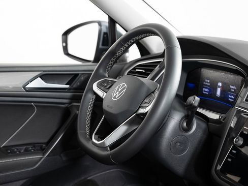 Used 2023 Volkswagen Tiguan SE image 25