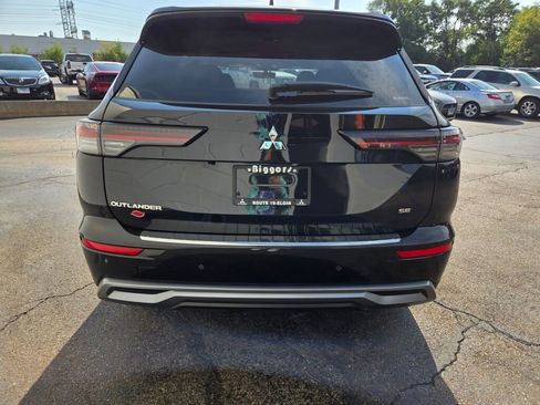 New 2025 Mitsubishi Outlander SE image 13