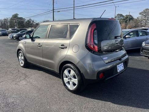 Used 2018 Kia Soul Base image 4