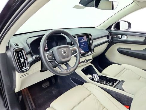 Certified 2023 Volvo XC40 B5 Ultimate w/ Climate Package image 16