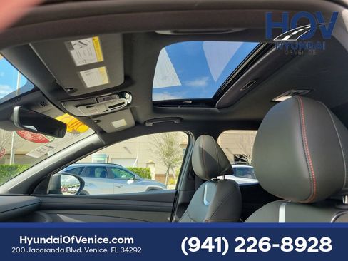 Certified 2025 Hyundai Santa Cruz Limited AWD/4WD image 24