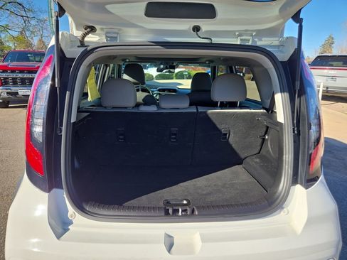 Used 2019 Kia Soul + w/ Primo Package FWD image 20