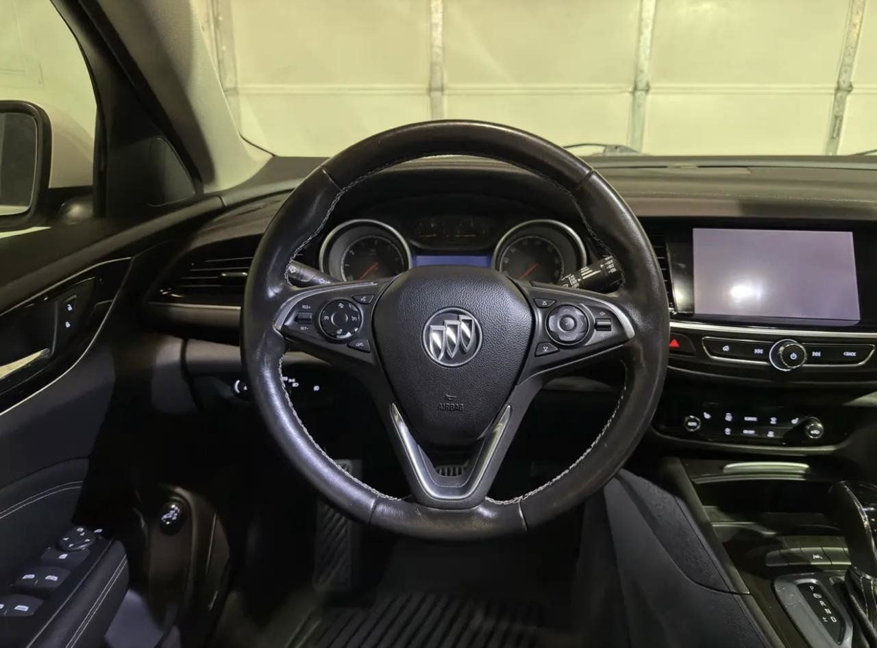 Used 2018 Buick Regal Essence w/ Driver Confidence Package #1 AWD/4WD image 11