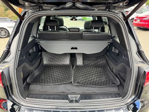 Used 2020 Mercedes-Benz GLB 250 4MATIC w/ Premium Package image 17