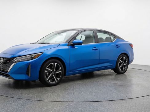 Used 2025 Nissan Sentra SV image 3