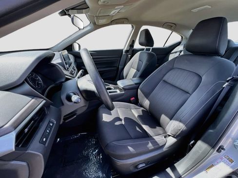 Used 2024 Nissan Altima 2.5 SV FWD image 19