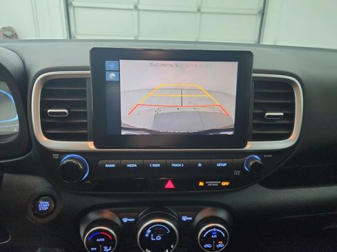 Used 2025 Hyundai Venue SEL FWD image 27