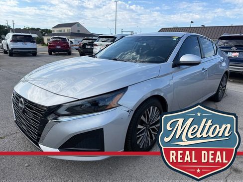 Used 2023 Nissan Altima 2.5 SV FWD image 1