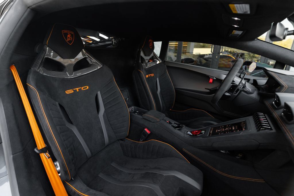 Used 2023 Lamborghini Huracan STO RWD image 26