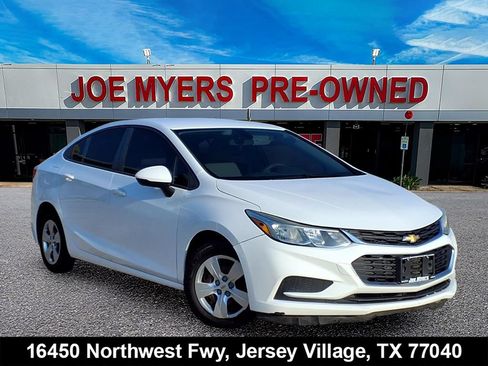 Used 2017 Chevrolet Cruze LS FWD image 1