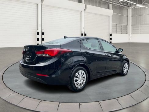 Used 2016 Hyundai Elantra SE FWD image 3