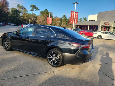 Certified 2022 Toyota Camry SE image 3