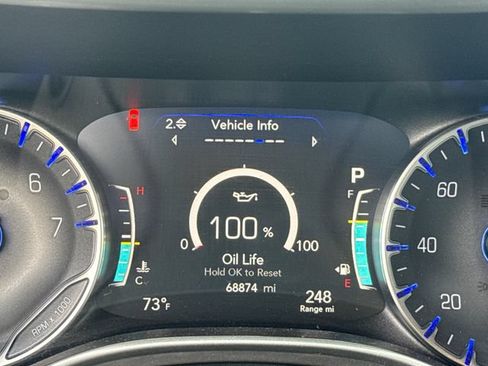 Used 2023 Chrysler Pacifica Touring-L FWD image 18