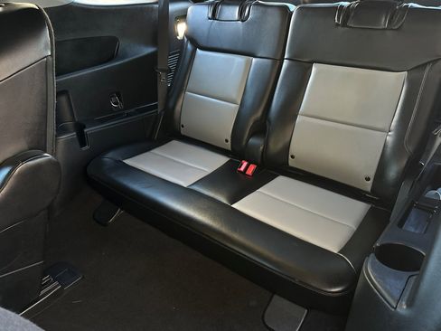 Used 2022 Ford Explorer XLT w/ Equipment Group 202A image 14