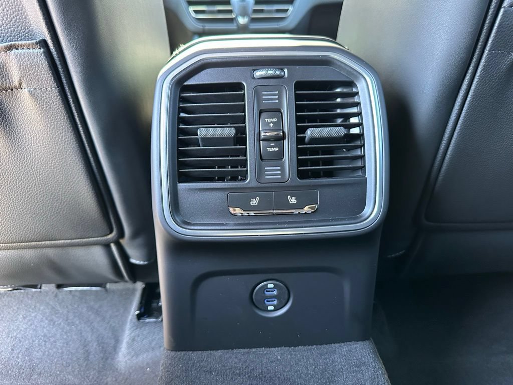 Certified 2026 Porsche Macan AWD/4WD image 36