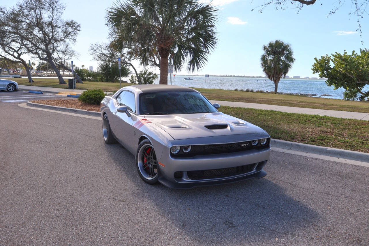 Used 2015 Dodge Challenger SRT Hellcat RWD image 5