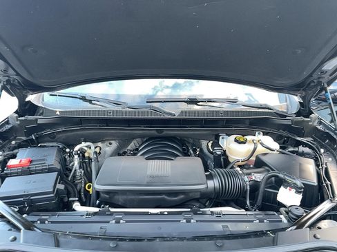 Used 2023 Chevrolet Suburban Z71 w/ Luxury Package image 32