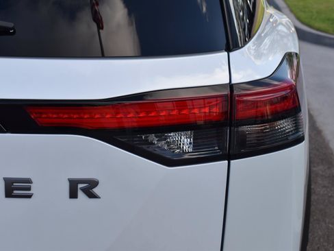 New 2026 Nissan Pathfinder Platinum FWD image 12
