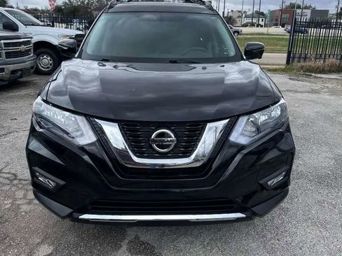 Used 2018 Nissan Rogue SV w/ Premium Package FWD image 2
