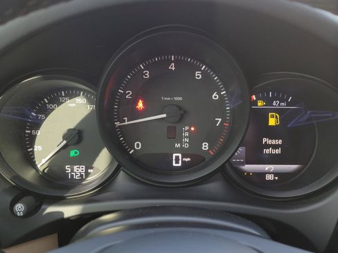 Used 2025 Porsche Macan AWD/4WD image 7