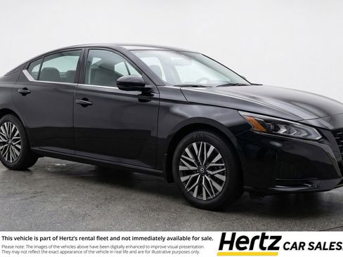 Used 2025 Nissan Altima 2.5 SV image 1