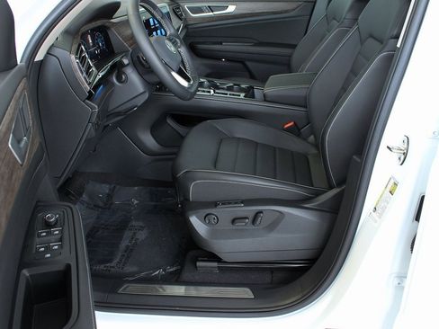 New 2025 Volkswagen Atlas SEL image 38