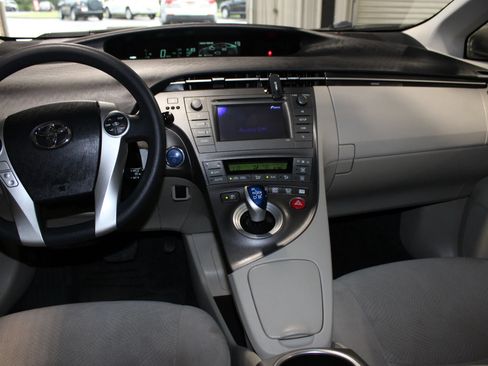 Used 2015 Toyota Prius Two FWD image 13