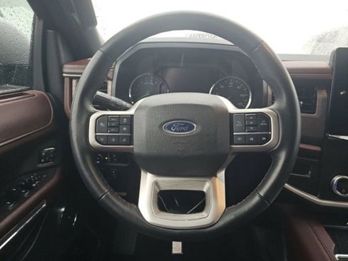 Used 2024 Ford Expedition Limited image 15