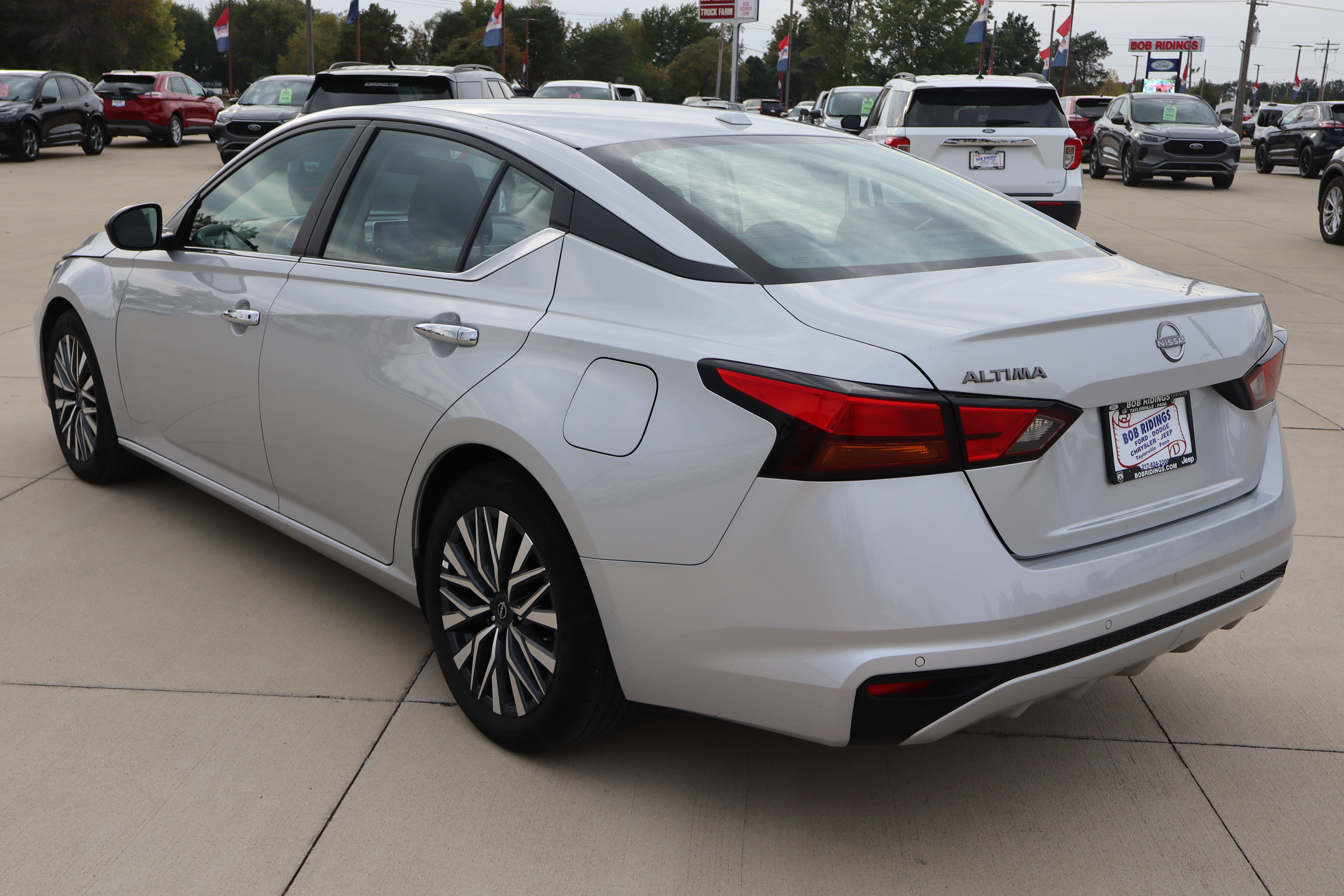 Used 2025 Nissan Altima 2.5 SV FWD image 7