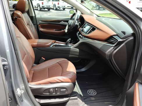 Used 2018 Buick Enclave Avenir w/ Avenir Technology Package FWD image 31