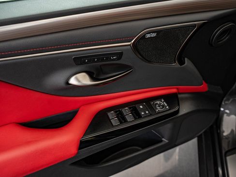 Certified 2024 Lexus ES 350 F Sport w/ Accessory Package (Z2) image 18