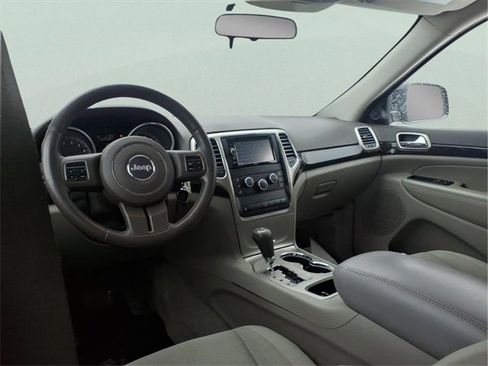 Used 2012 Jeep Grand Cherokee Laredo w/ Laredo E Group image 9