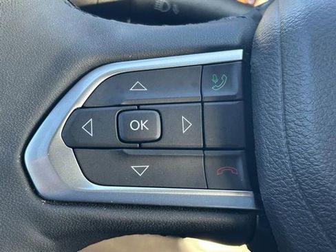 Used 2025 Jeep Compass Limited image 11