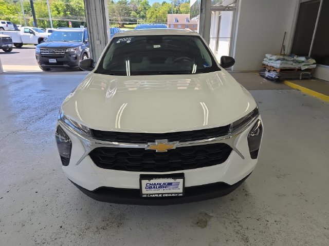 Used 2025 Chevrolet Trax LS FWD image 8