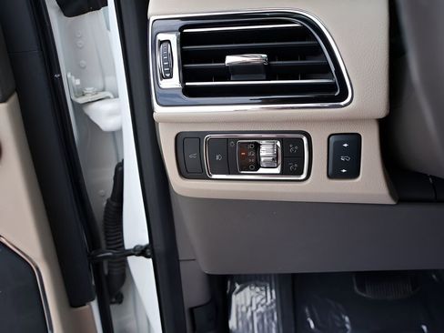 Used 2024 Lincoln Navigator Premiere AWD/4WD image 37