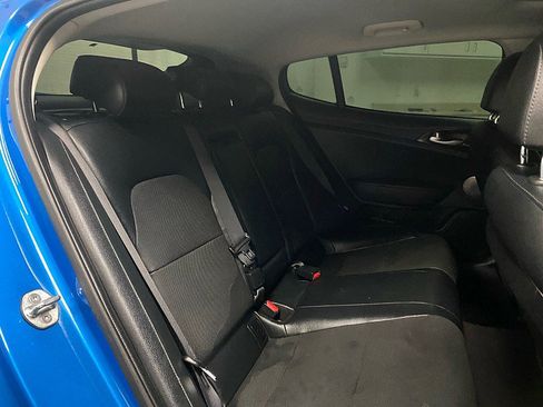 Used 2019 Kia Stinger Premium image 13